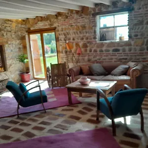 https://le-moulin-de-chamambard.hotels-rhonealpes.com