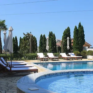 Hotel Aleksandrus Jardin, Arape-Rashbulli
